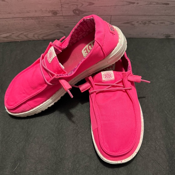Hey Dude Women's Pink Slippers - Picture 1 of 5